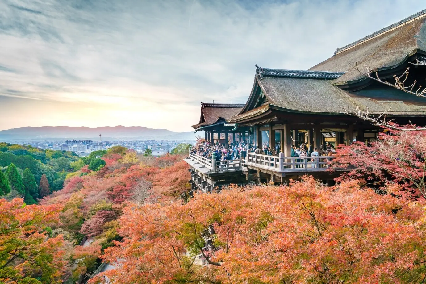 Schöne Architektur im Kiyomizu-dera-Tempel in Kyoto, Japan